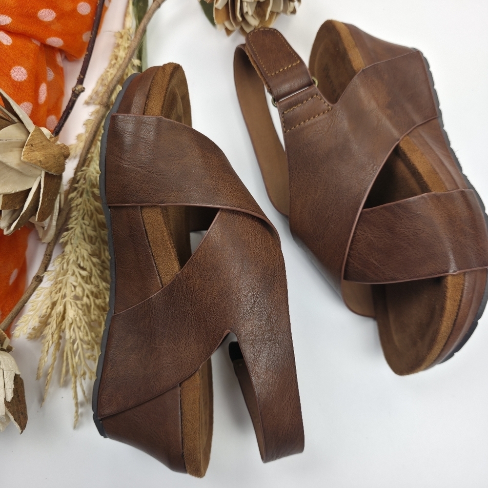 Pierre Dumas Brown Women's Sports Wedge Sandals Sz 6 - Picture 3 of 9